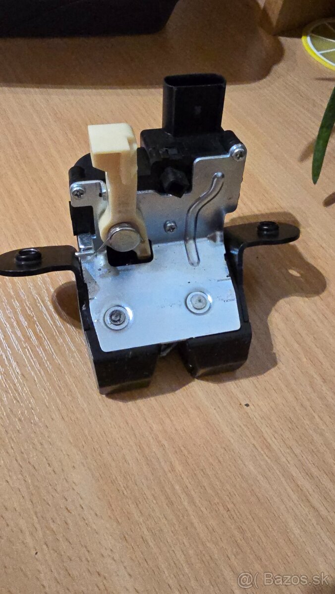 Zámok kufrovych dverí - 2