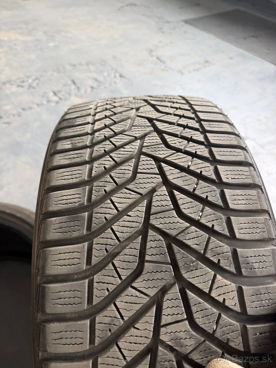 255/30 235/35 R19 - 2