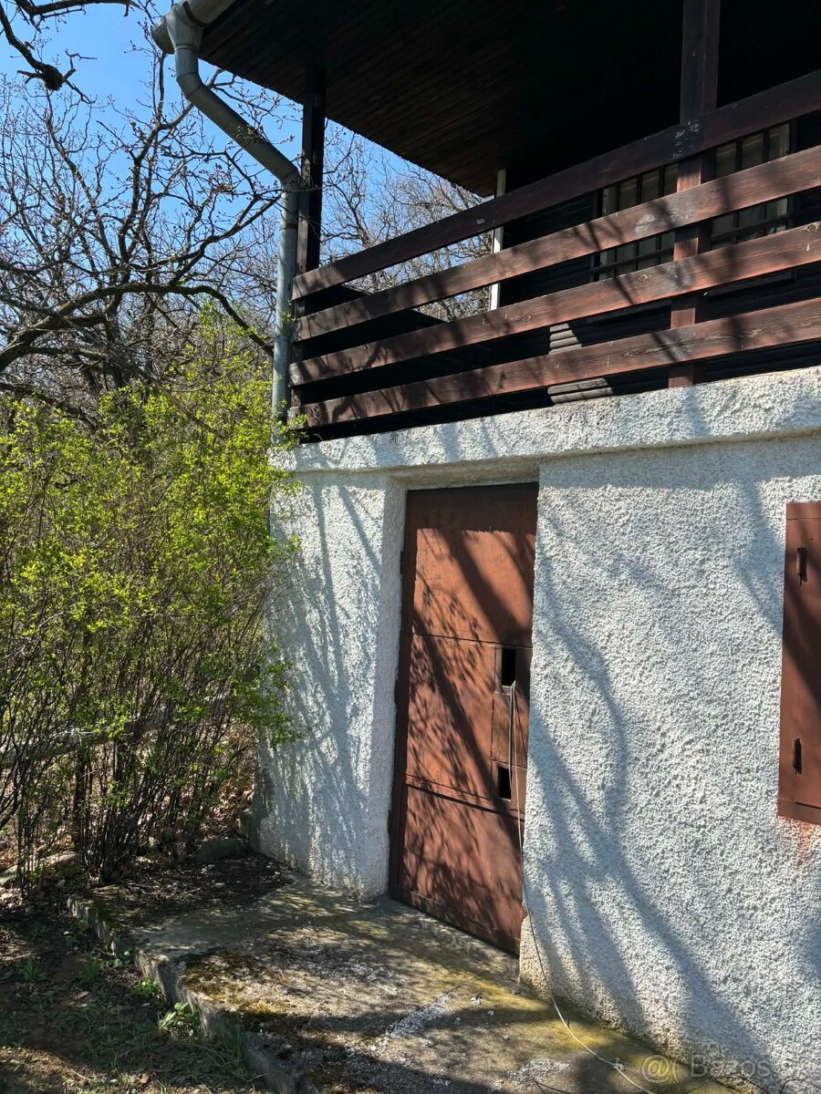 Vinica s murovanou chatou - 2