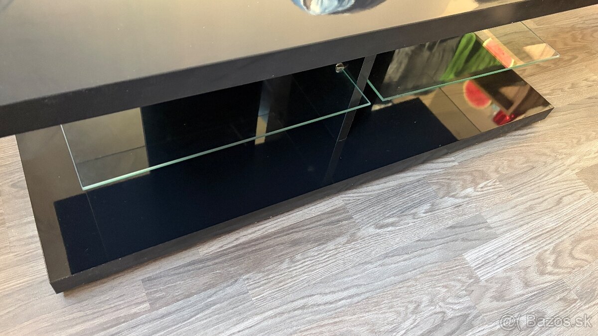 Stolík pod Tv - 2