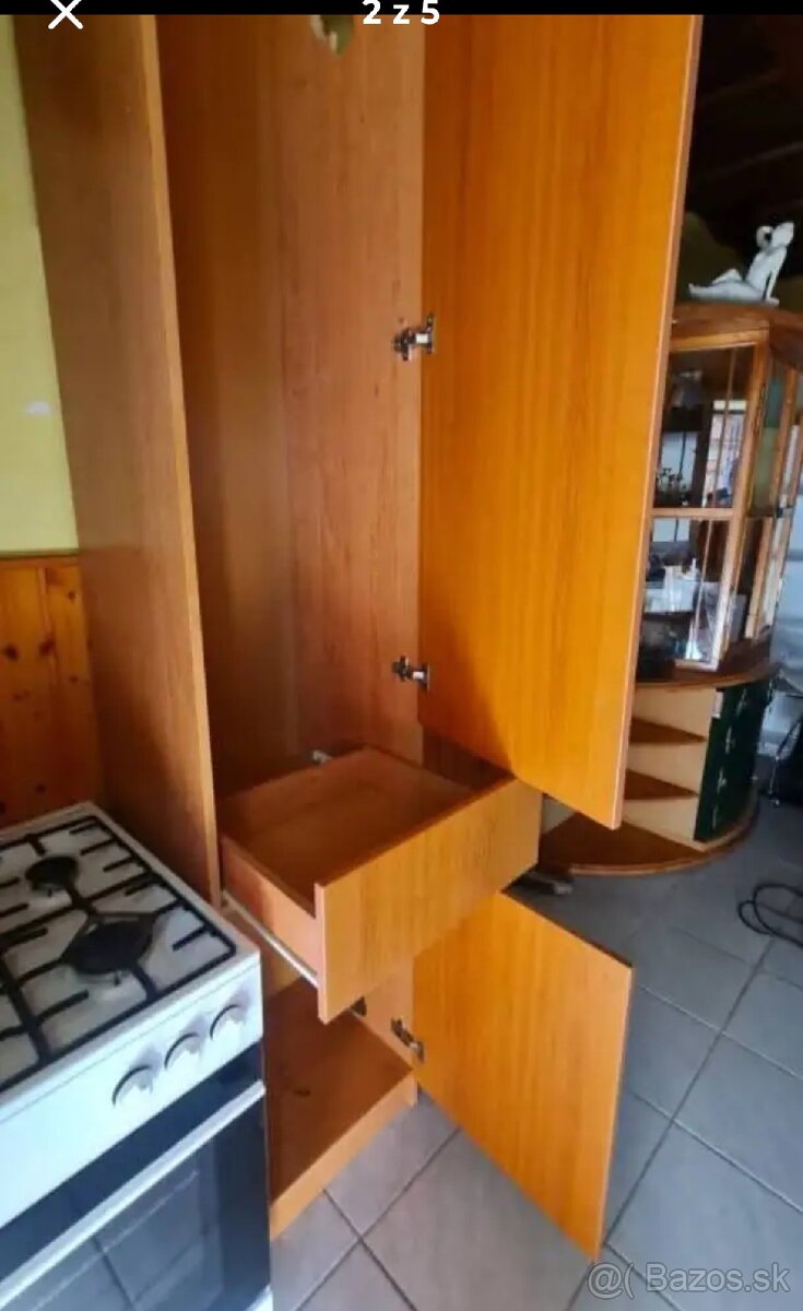 Predám skriňu vhodná do kuchyne. - 2