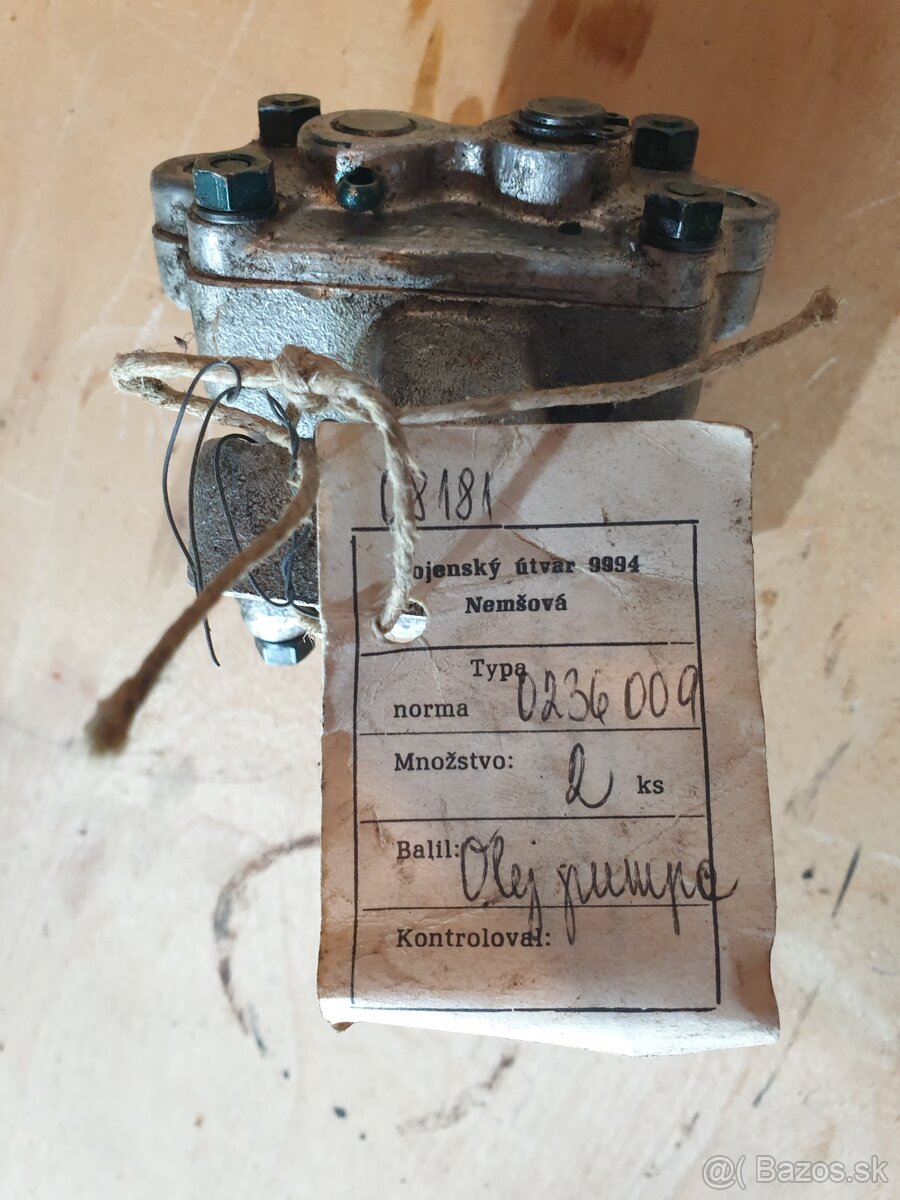 Tatra 603 2x olejová pumpa - 2