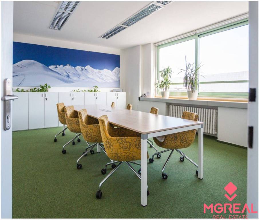 Prenájom administratívnych priestorov 200m2 na Nám. SNP - 2