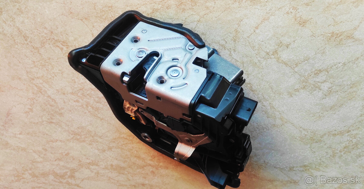 zámok pravých predných dverí na BMW - 2