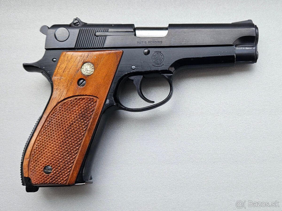 Predám Smith & Wesson 39-2 9 Luger - 2