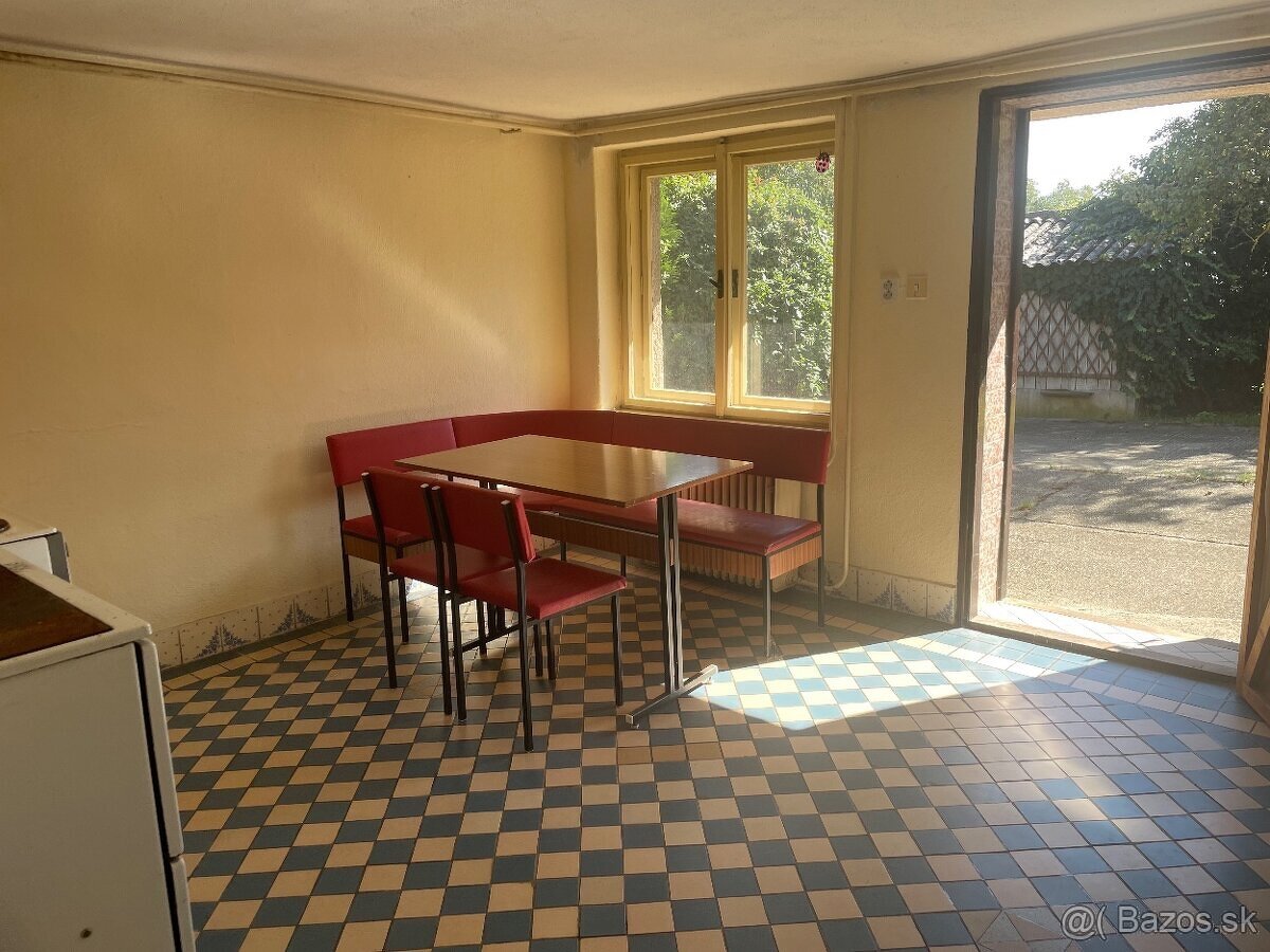 Priestranný podpivničený rodinný dom v Zlatých Moravciach – - 2