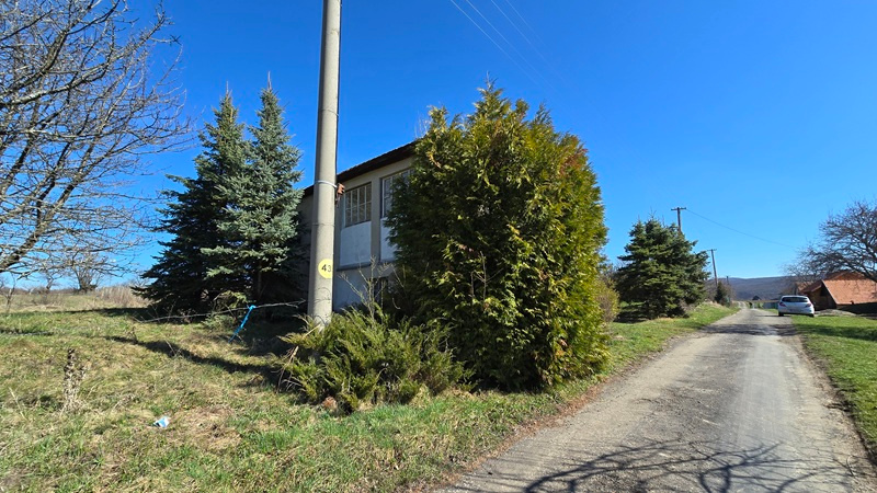 Domček v Žemberovciach spolu s pozemkom o výmere 3778 m2 - 2