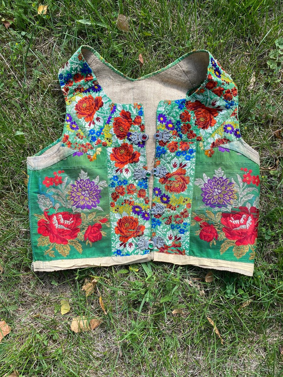 Kroj Piešťany prucel - 2