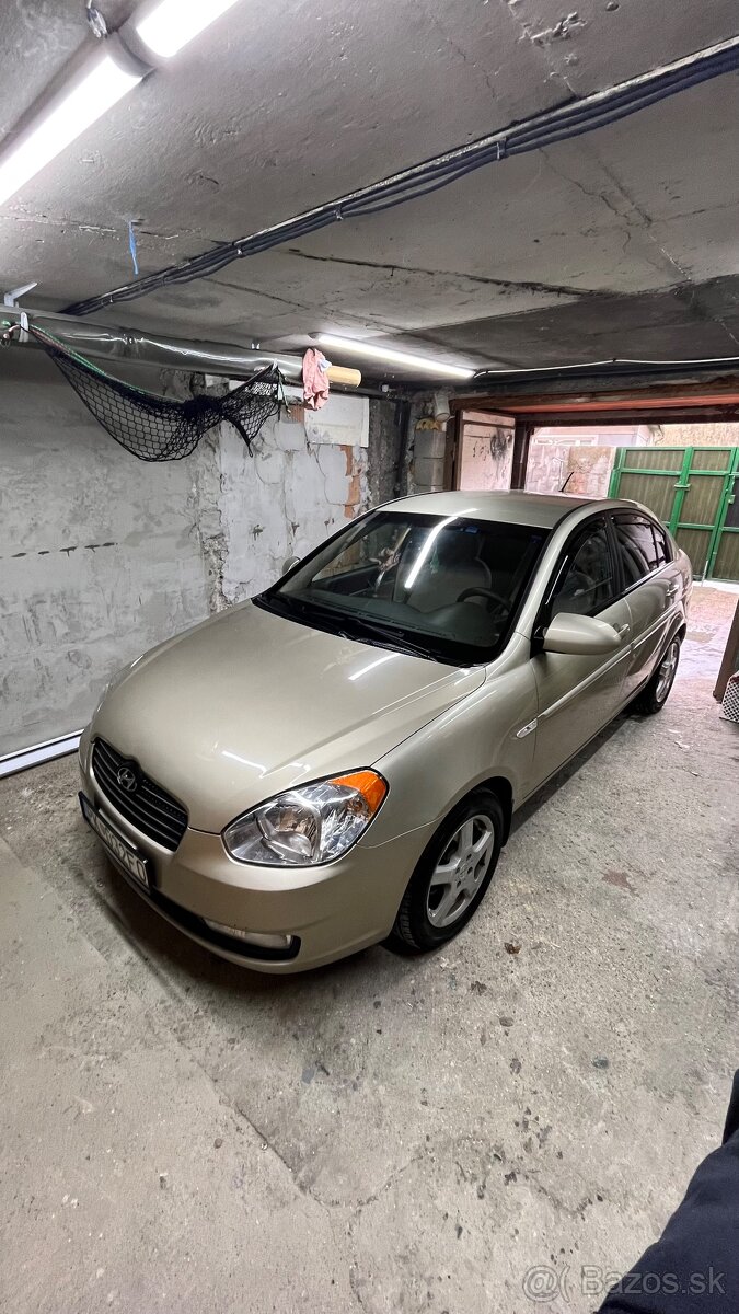 Hyundai accent - 2