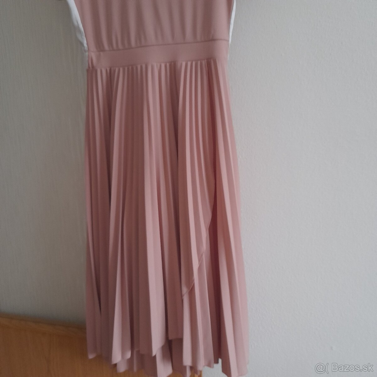 Damfke spoločenské šaty. - 2