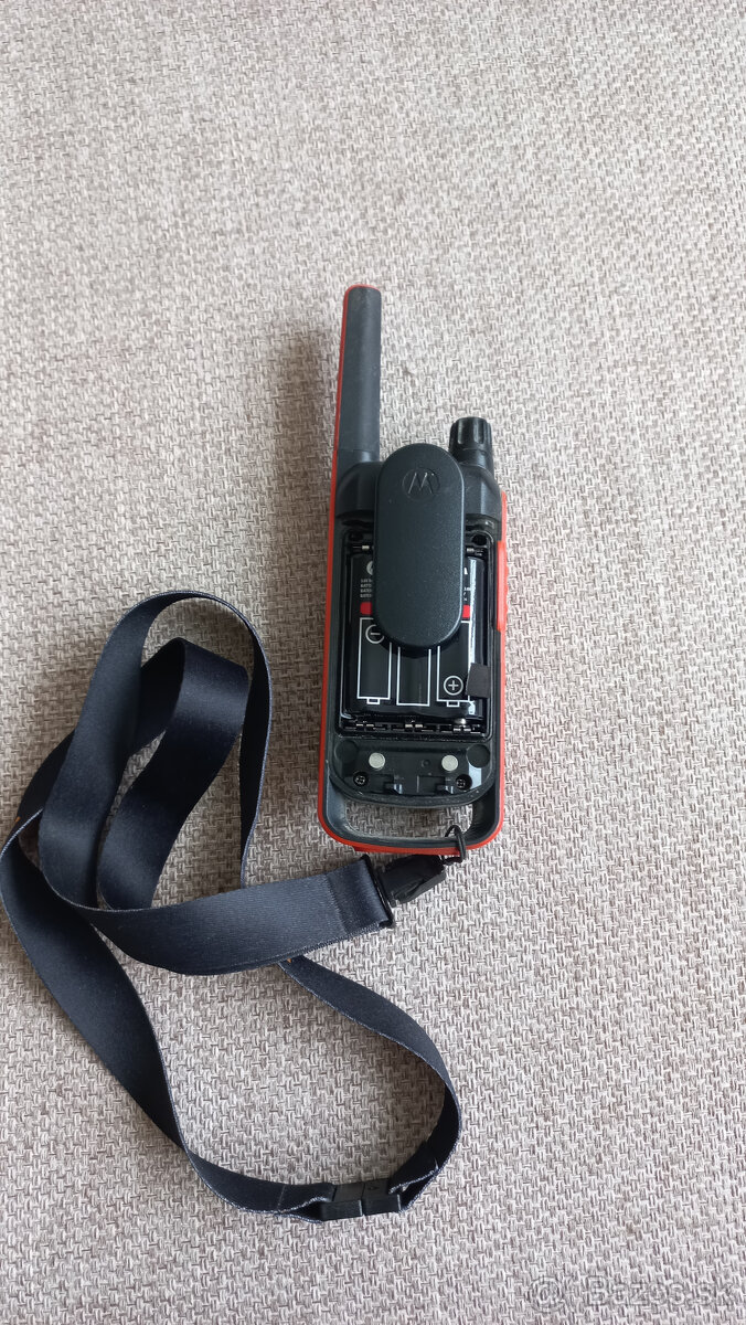 Predám vysielačku Motorola T82 - 2