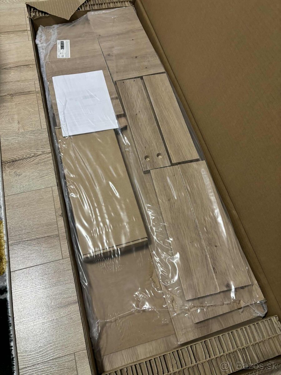 Závesný pisaci stolík - 2