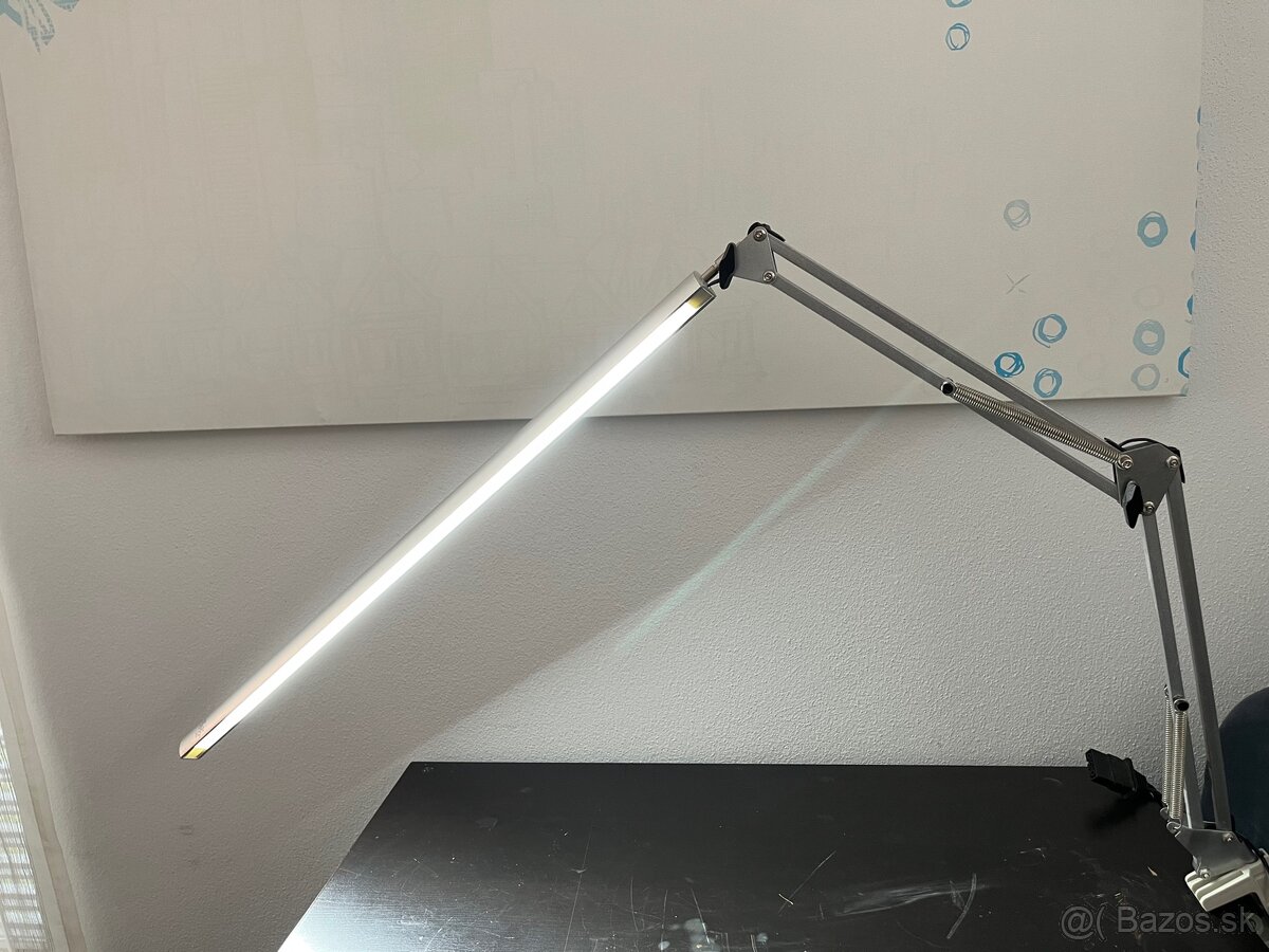 Minimalisticka LED lampa na stol - 2