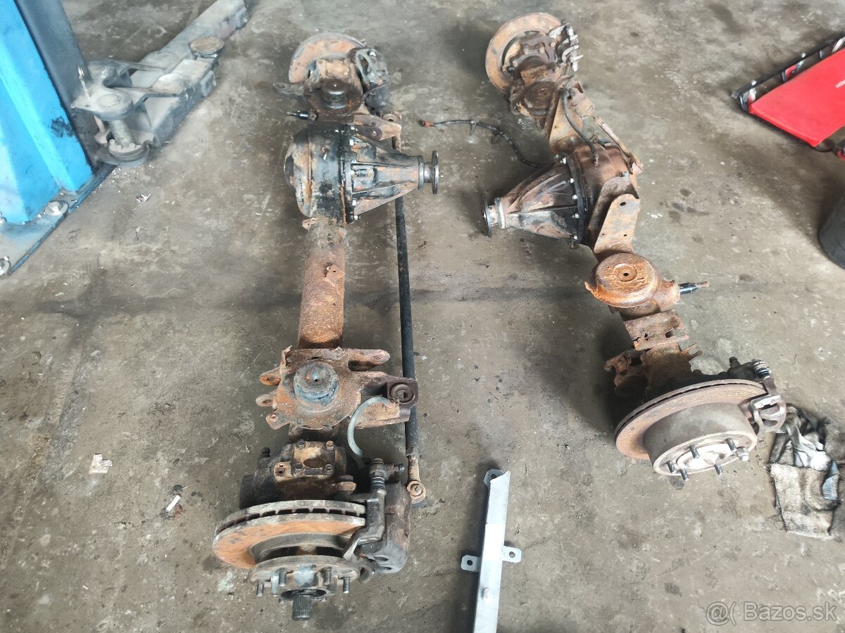 Nápravy Nissan patrol y60 rozpredám na náhradné diely