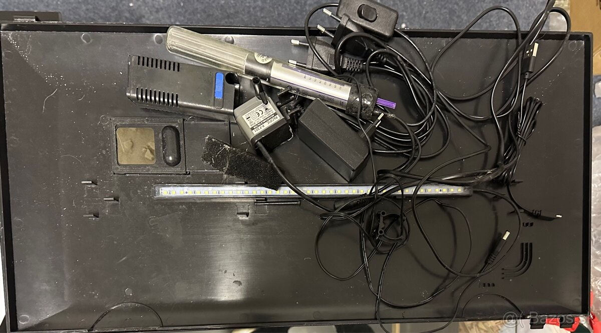 Akvárium + príslušenstvo - 2