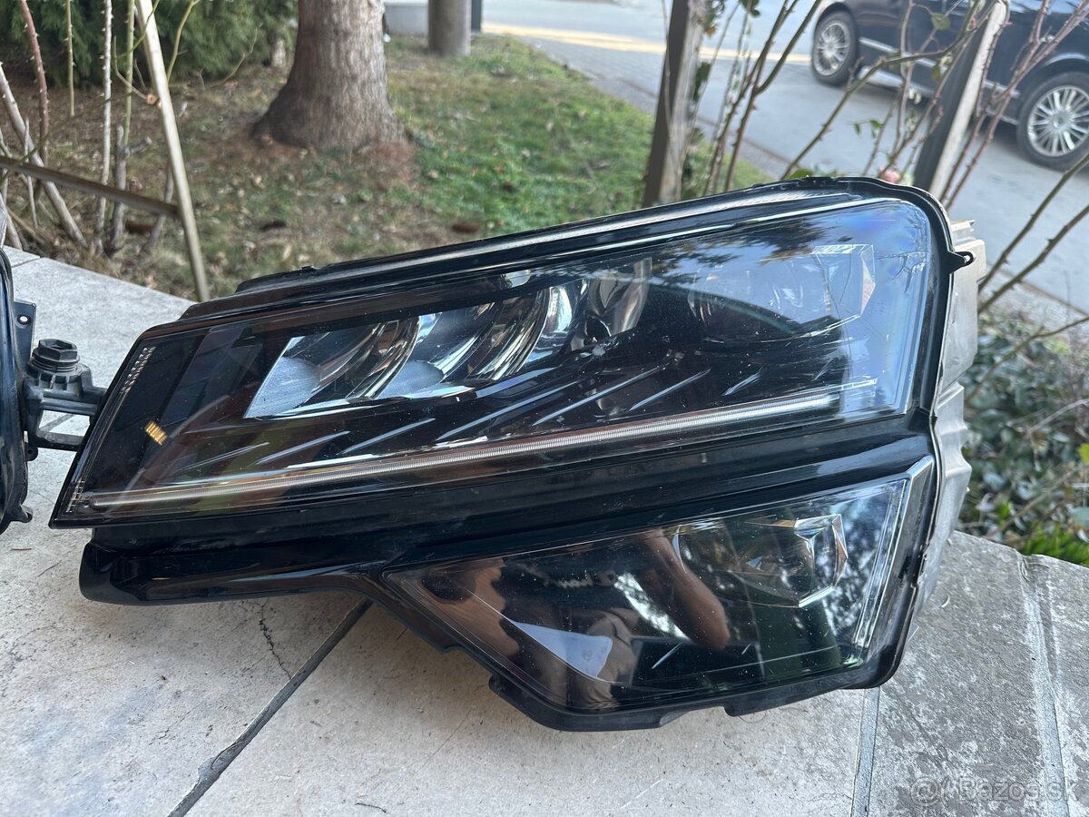 Karoq predné svetlá - 2