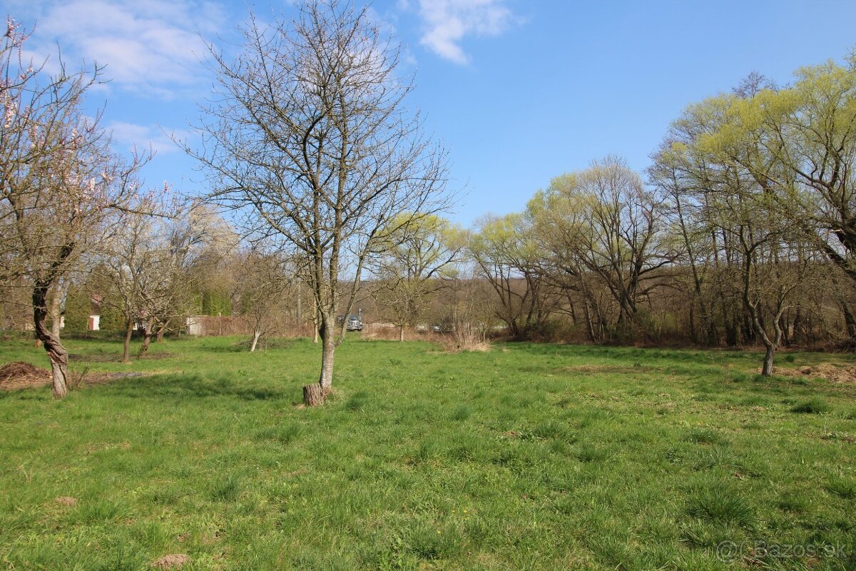 PREDAJ - STAVEBNÝ POZEMOK - HOSŤOVCE - 2