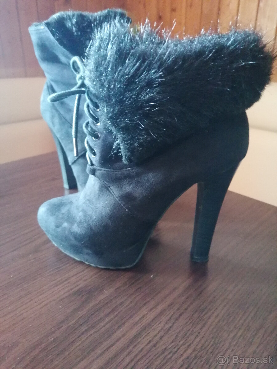 Čierne kotníčky s kožušinou veľ 37 - 2