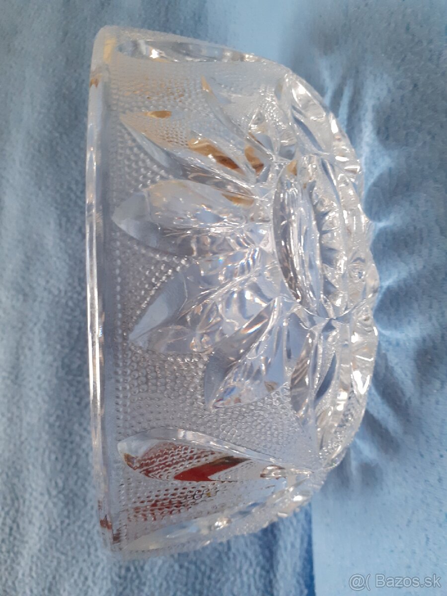 Misa z brúseného skla. - 2