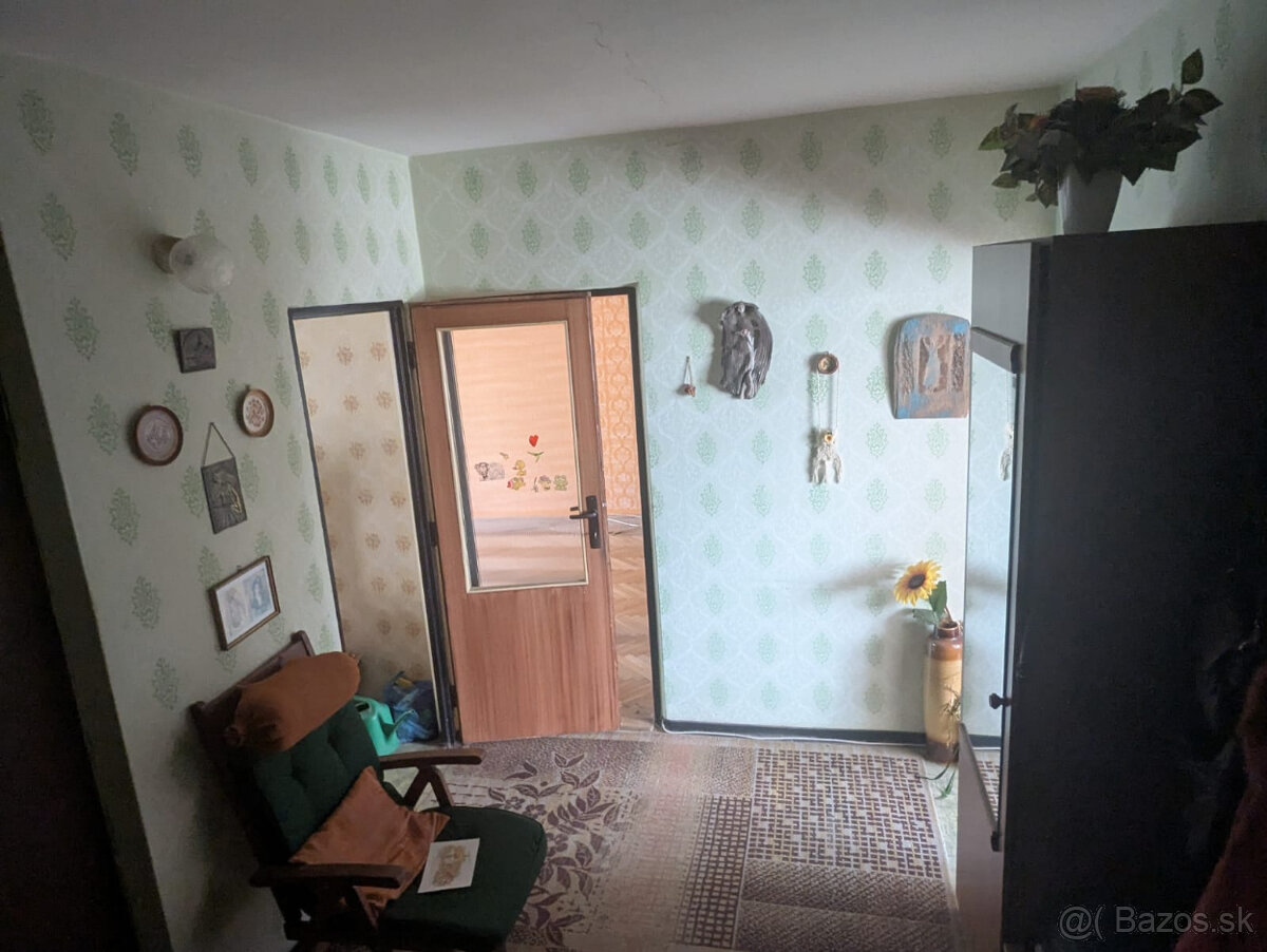 Predám 2,5 izbový byt s loggiou - 2