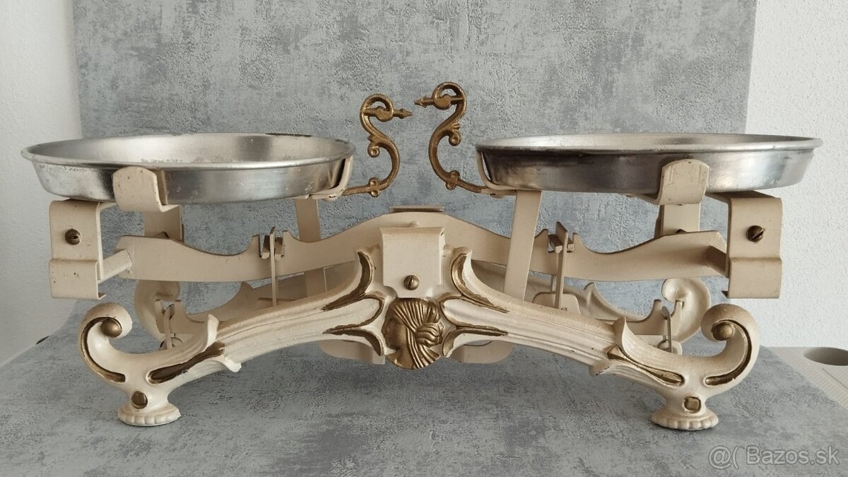 Staré 5kg dvoumiskové váhy po starší renovaci. - 2