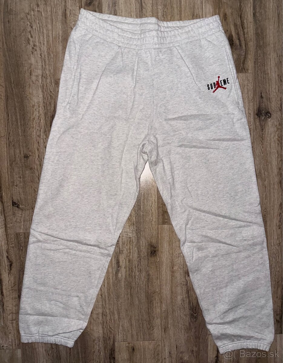 Supreme x Jordan suprava - 2