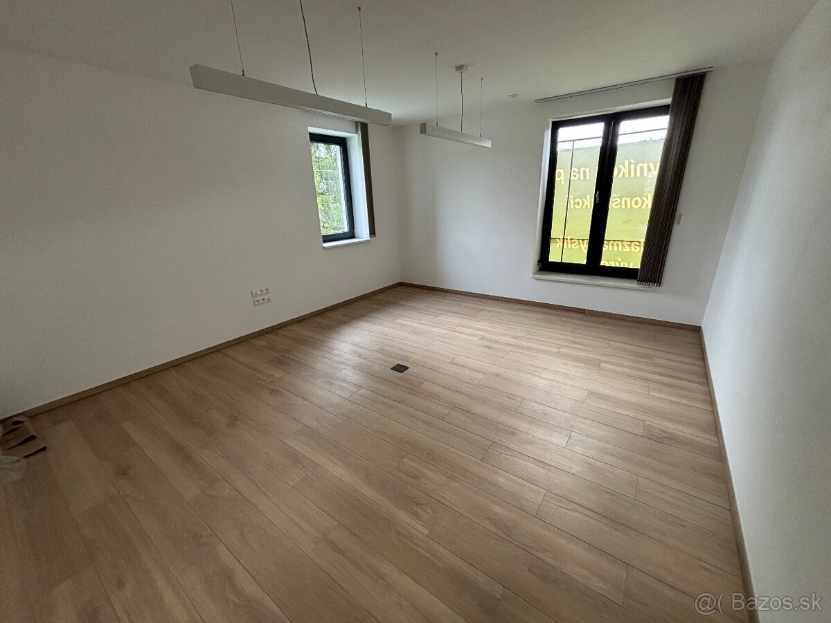 Na prenájom kancelárske priestory v Staškove - 2
