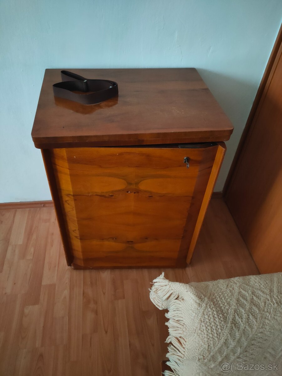 Predám starožitný nábytok - 2