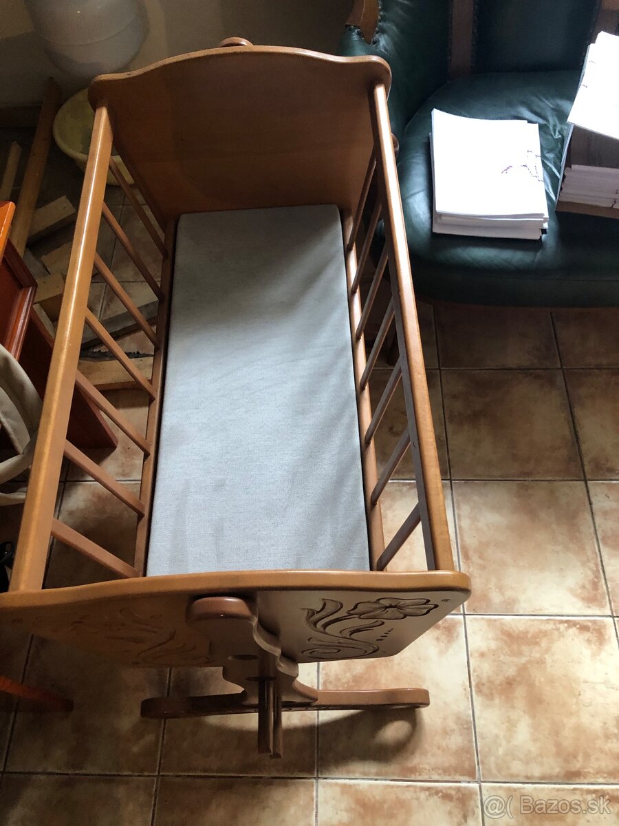 Vyrezávaná kolíska - 2