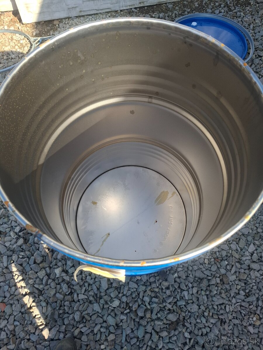 predam plechové 200l sudy , čiste - 2