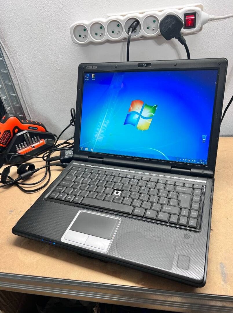 Predám notebook Asus Intel Core2Duo 2x2,00GHz.3gb ram.160gbH - 2
