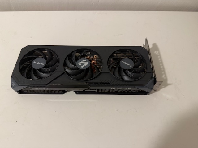 Gigabyte Radeon RX 9060 XT 16gb - 2