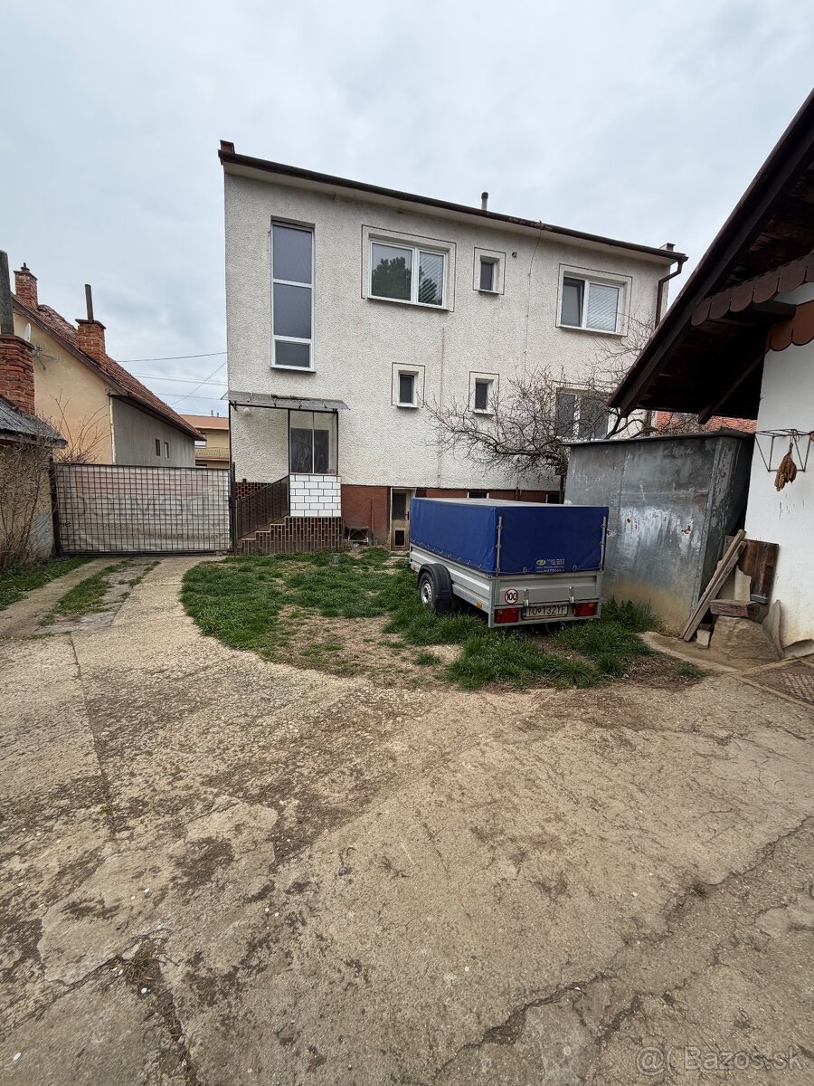 Na predaj 2generačný RD v tichej uličke Ludanice 8km od TO - Pohľad 2