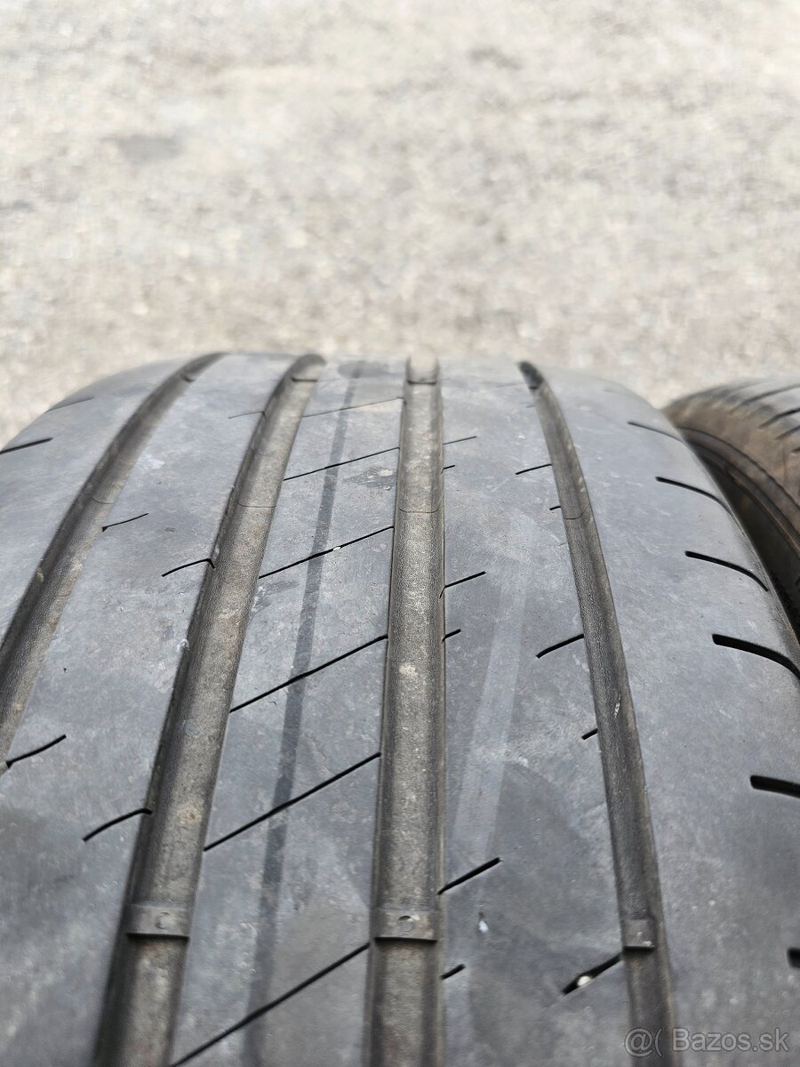 225/45R17 - 2