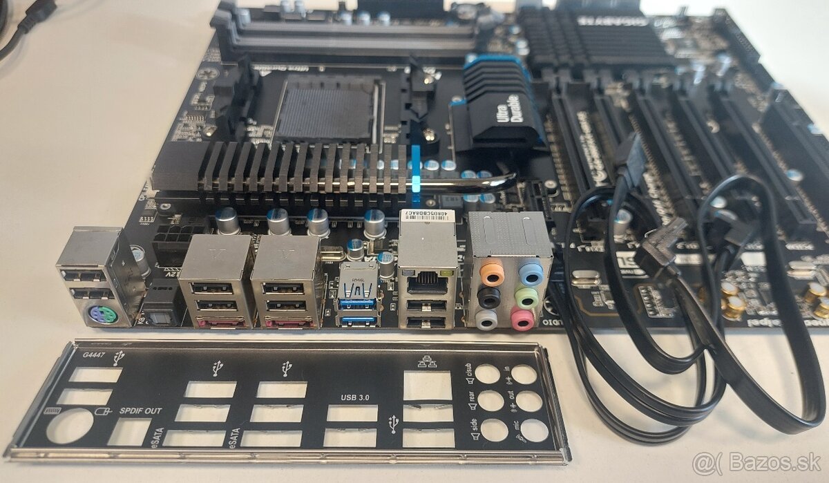 GIGABYTE GA-990FXA-UD5 R5 AM3+ - 2