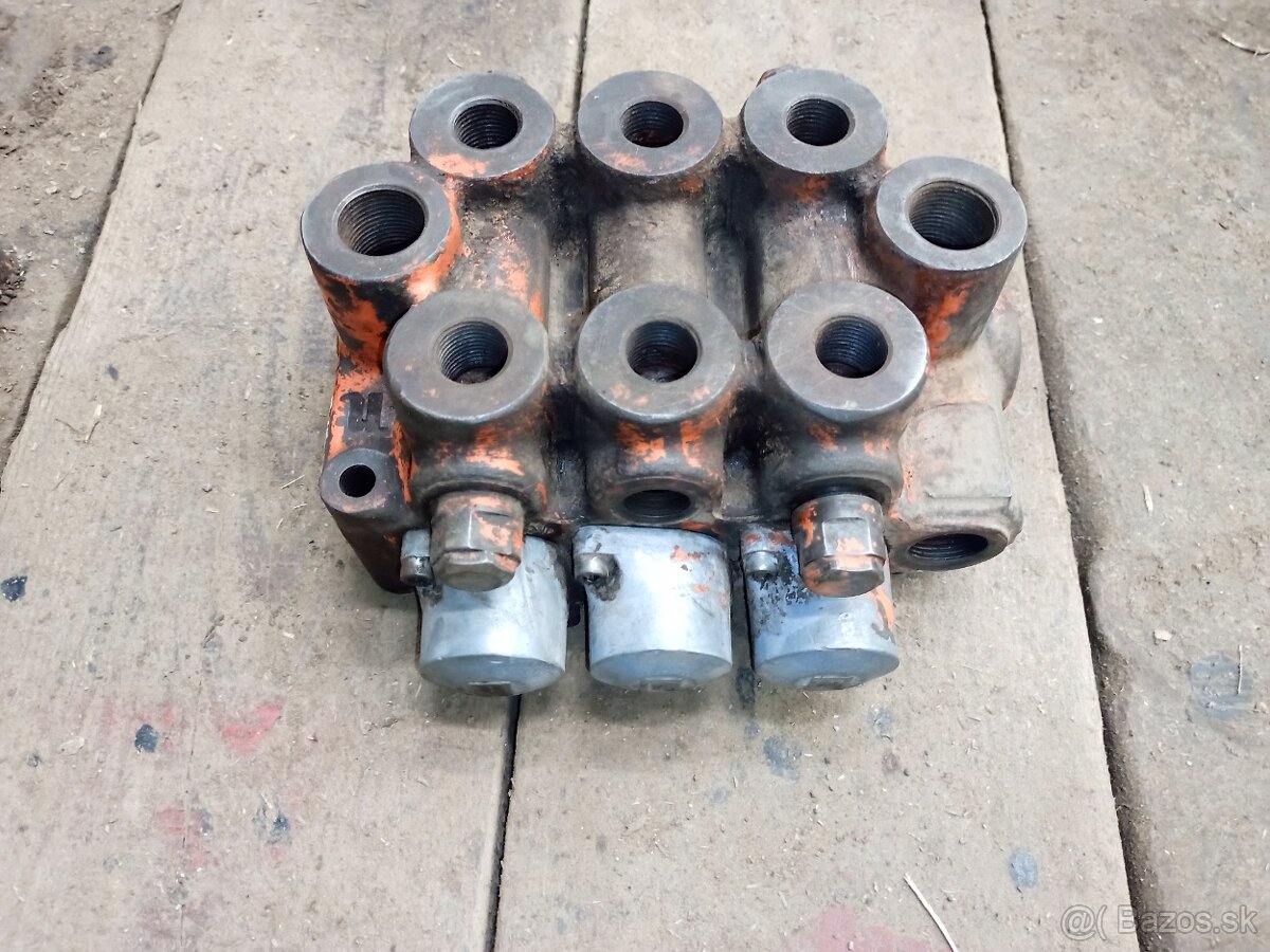 Hydraulický rozvádzač 3 sekciový - 2