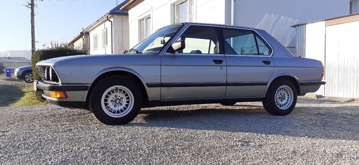 BMW E28 524D - 2