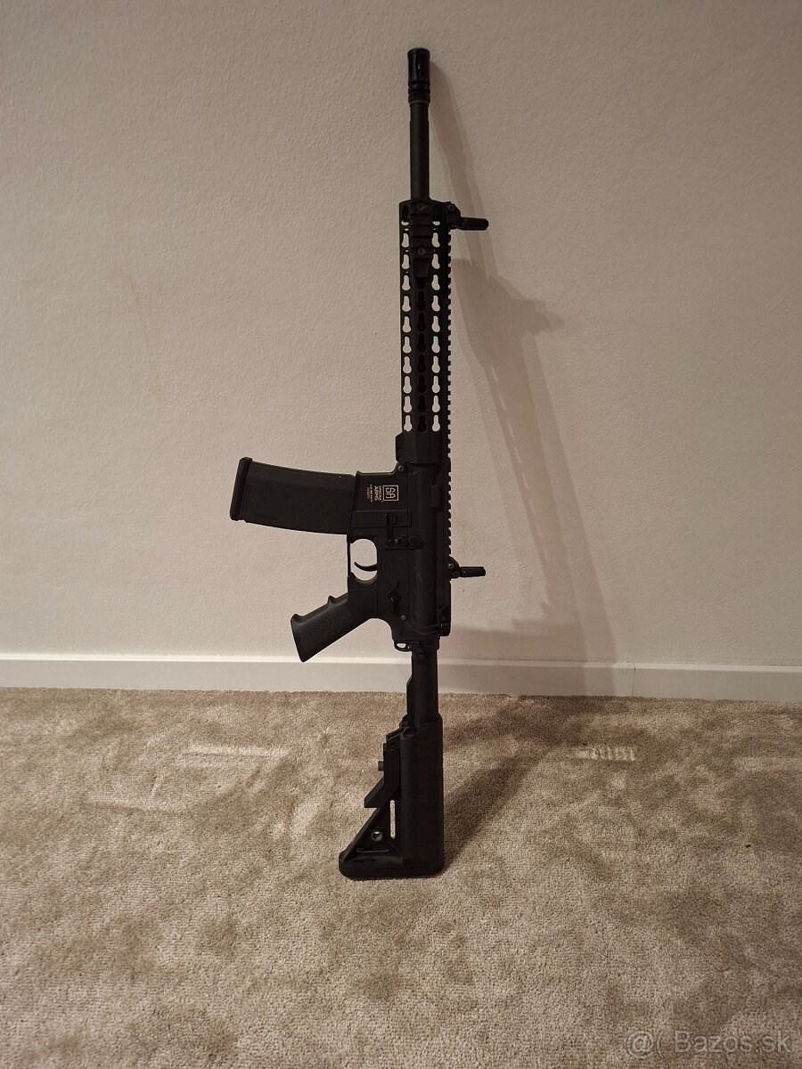 Predám airsoft elektrickú zbraň m4 - 2