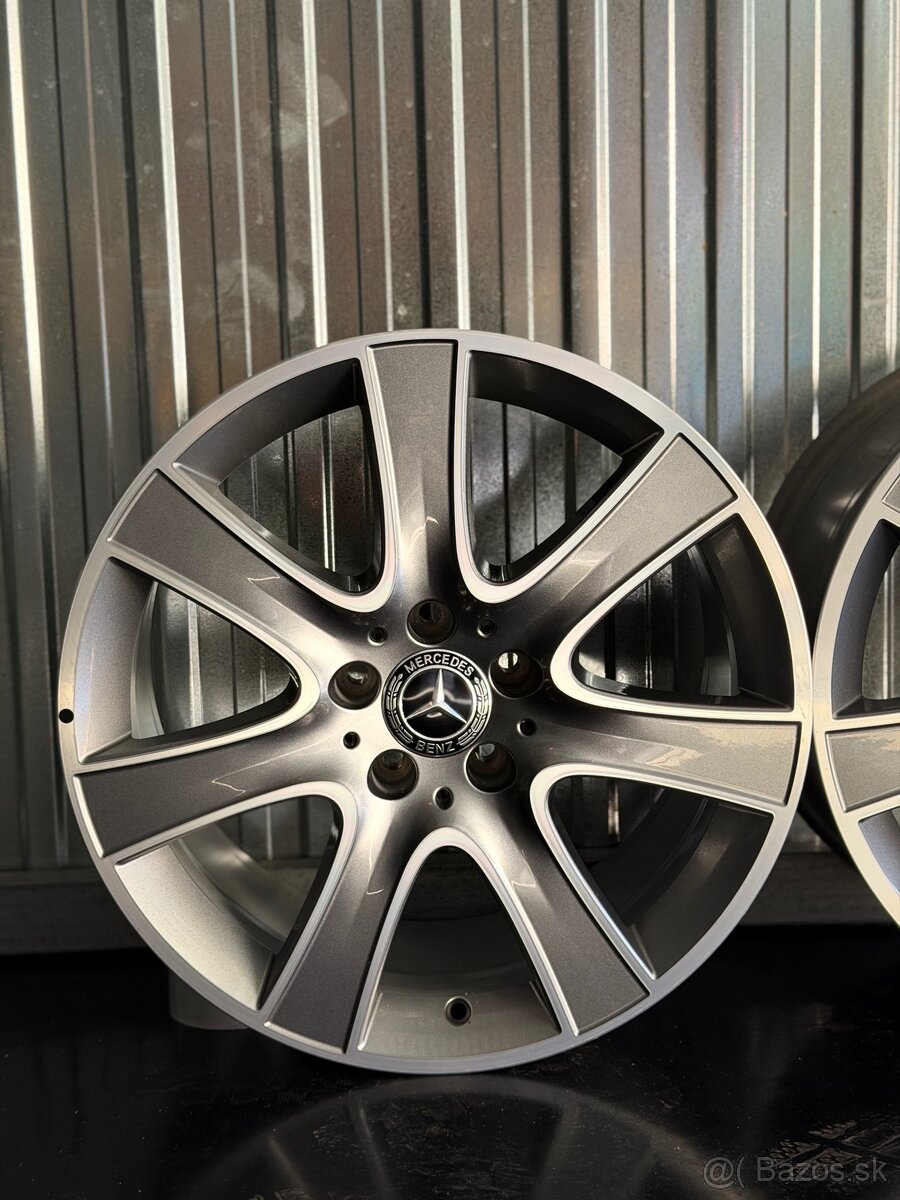 #38 Nové elektróny originál Mercedes r18 - 2