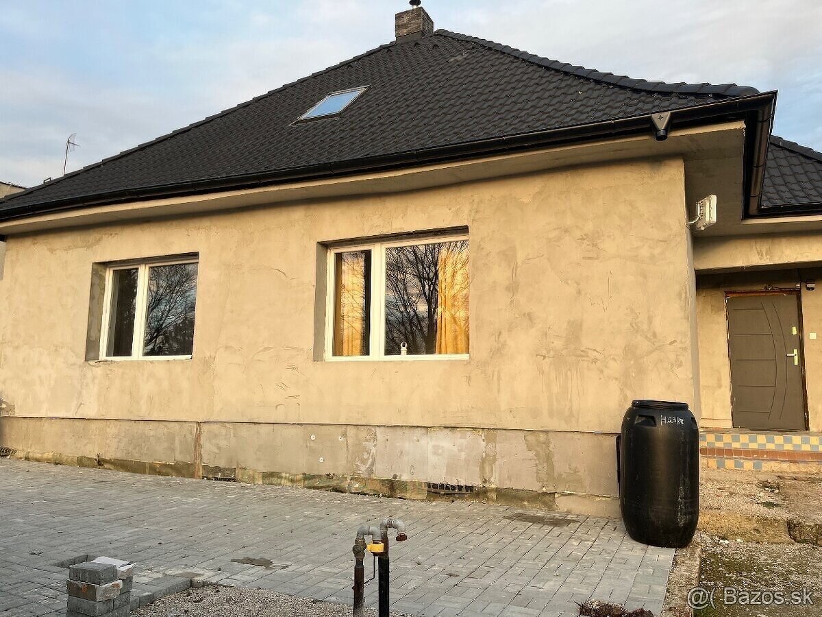 Predám 4-izbový rodinný dom v obci Veľké Zálužie - 2