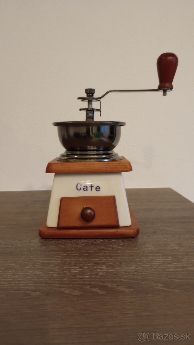 Mlynček na kávu/ ručný - 2