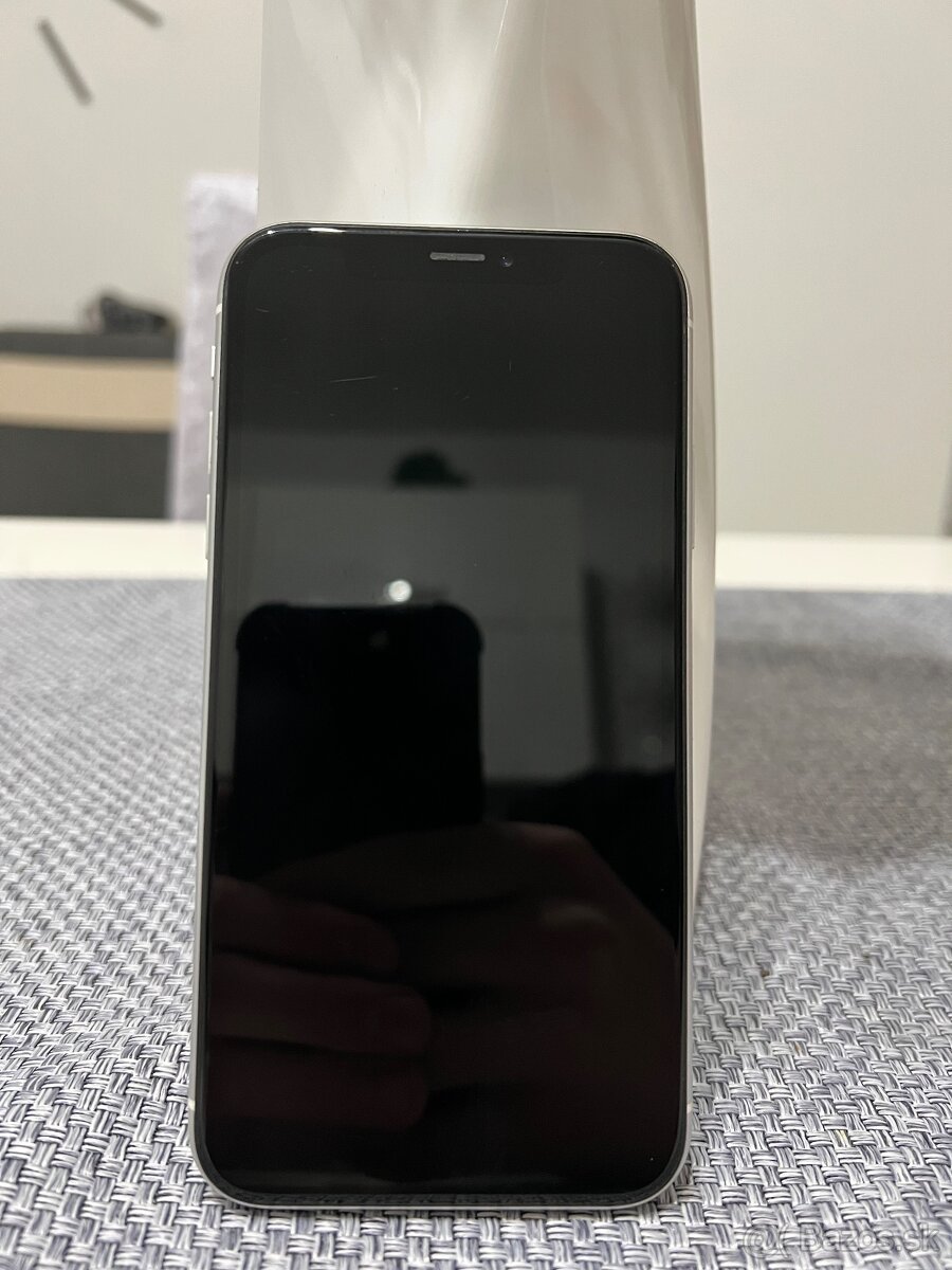 iPhone xr - 2