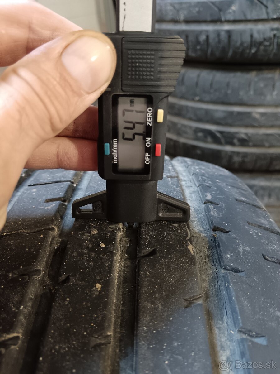 Predam pneu Hankook 225/45R17 - 2