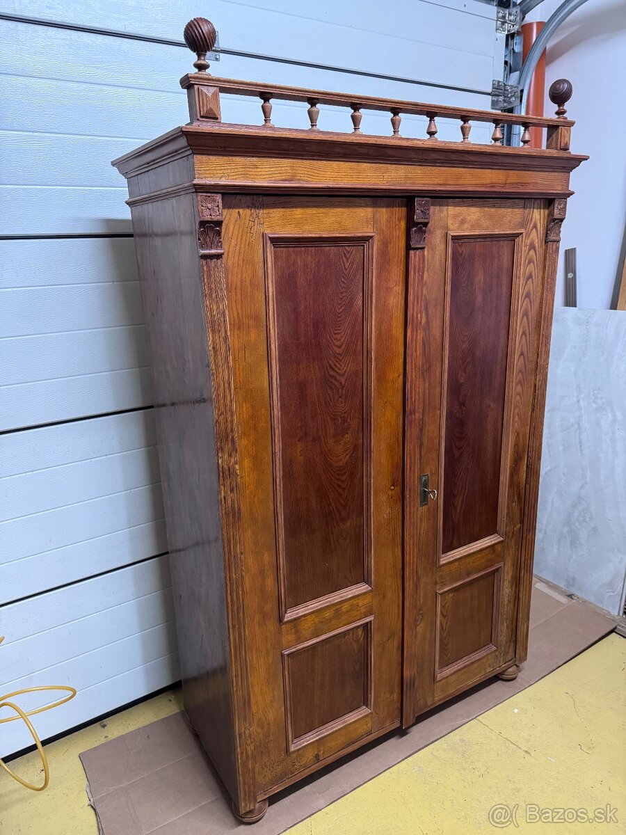 Starožitná skriňa - 2