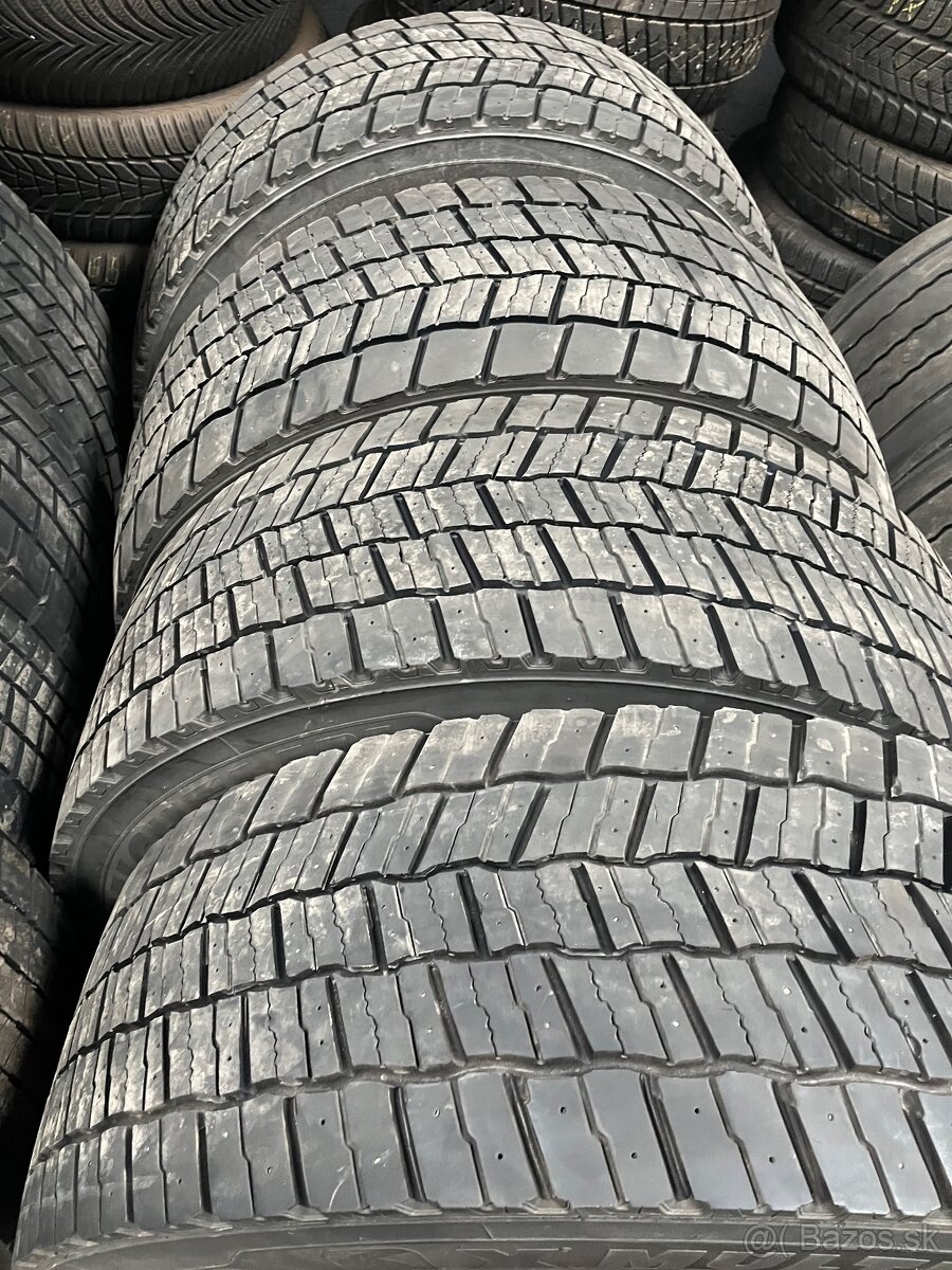 Predám 315/70R22,5 - 2