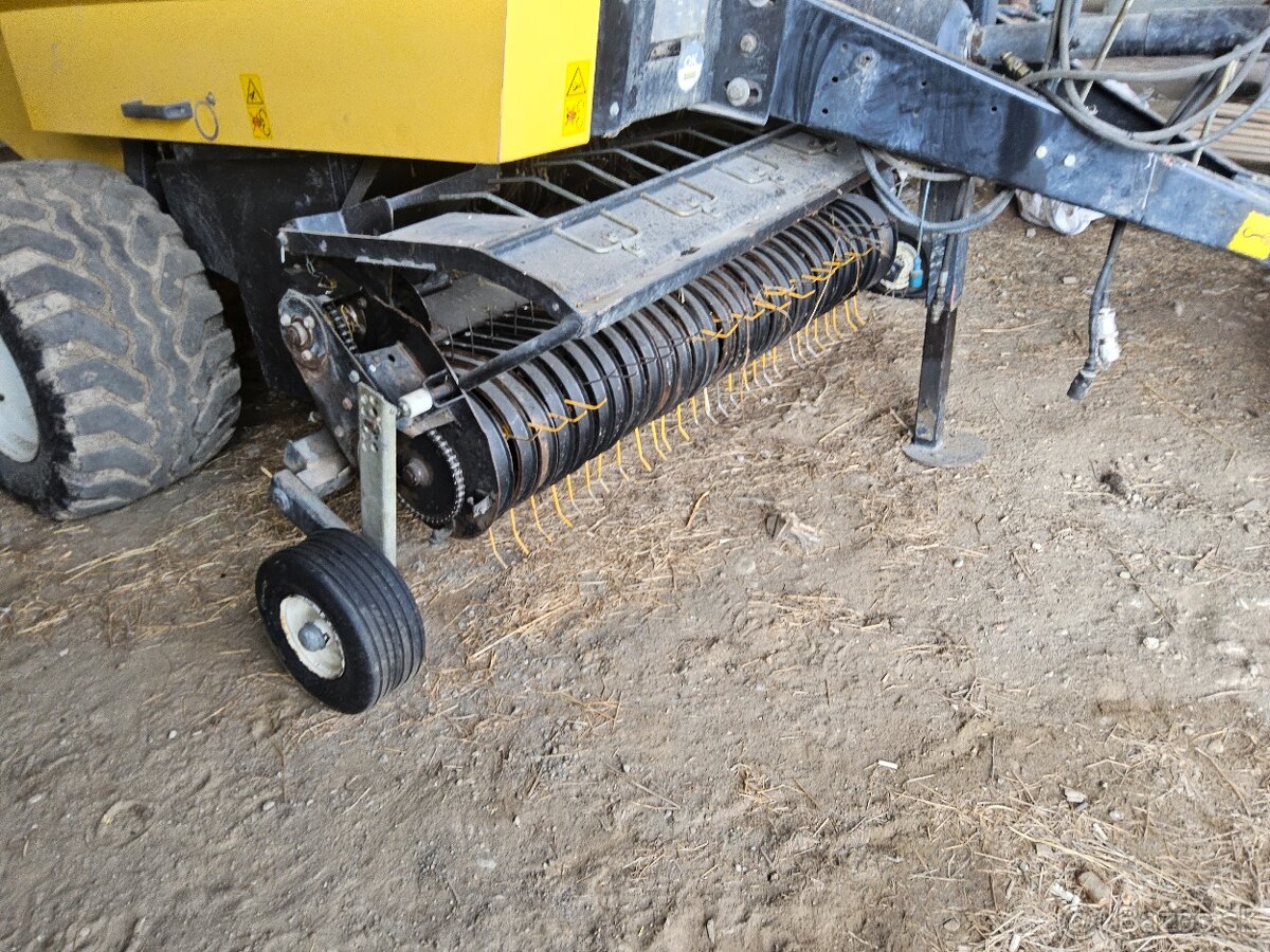 NEW HOLLAND BR6090, 17 686 balíkov - 2