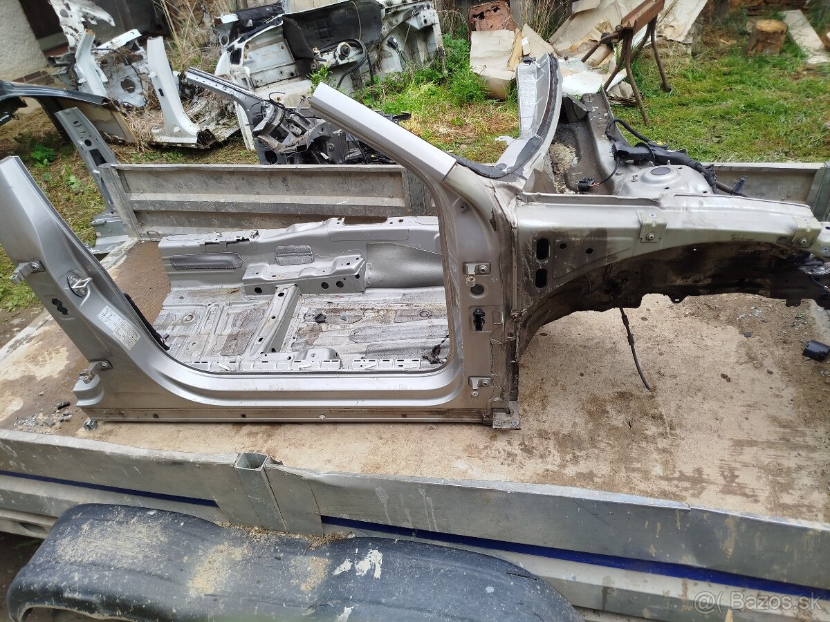 Pravá predná štvrtka Passat b8 nápravnica - 2