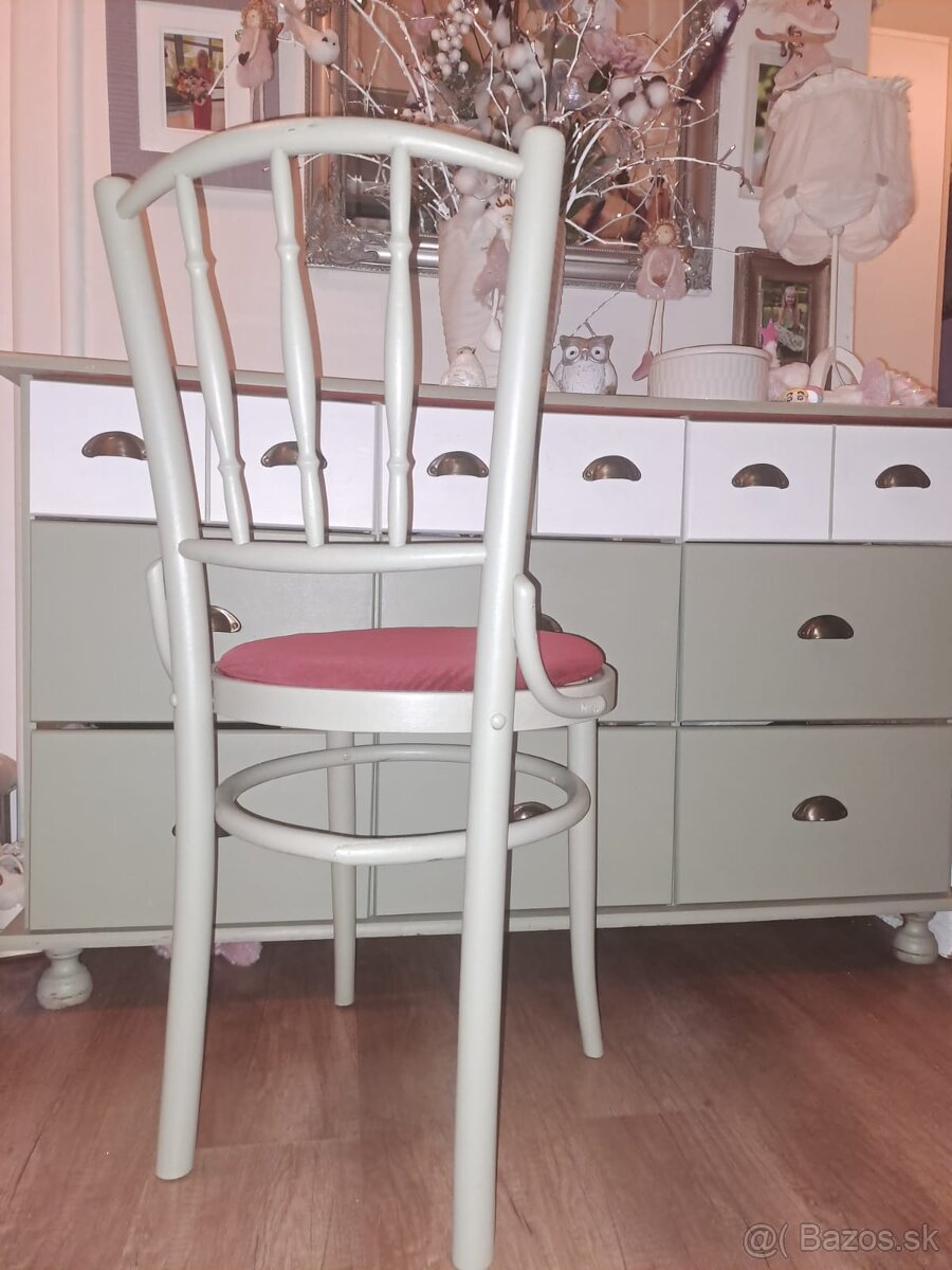 Stolička v starom štýle - 2