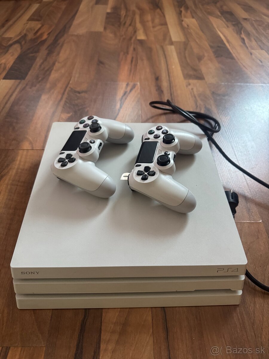 Playstation 4 pro 1TB + 2x Sony DualShock 4 - 2