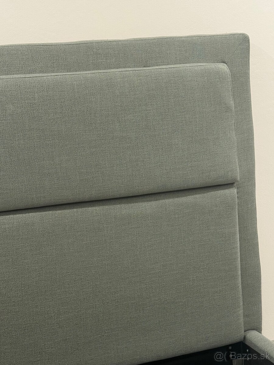 Čalúnená posteľ s nočnými stolíkmi - 2